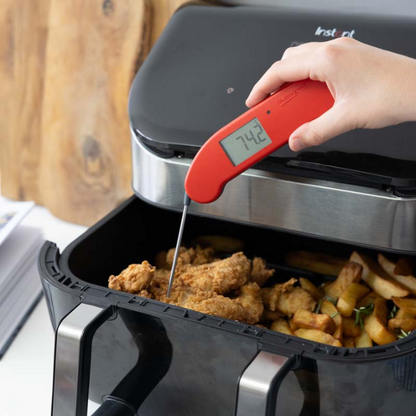 Rode digitale Thermometer met zichtbare temperatuur van 20,7°C, glanzend metalen sensor en scherpe display. Geschikt voor precisieke keukengewrichten en grilltoepassingen.