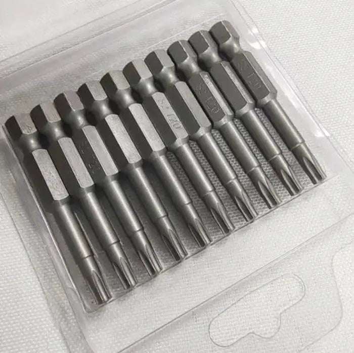 Zilverkleurige schroevendraaiers met kruisvormige koppen en hexagonale handgrepen, geschikt voor precisiewerkzaamheden. Metalen tools met duidelijke merkstempels voor professioneel gebruik.