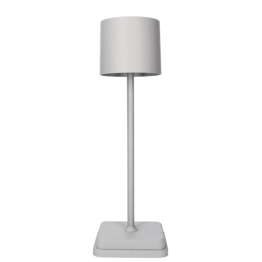 Een minimalistische grijze tafellamp met cilindrisch scherm en rechte steel, geschikt voor moderne slaapkamer- of woonkamerdecoratie. Geïntegreerd met een stabiele vierkante voet voor stijlvolle verlichting.