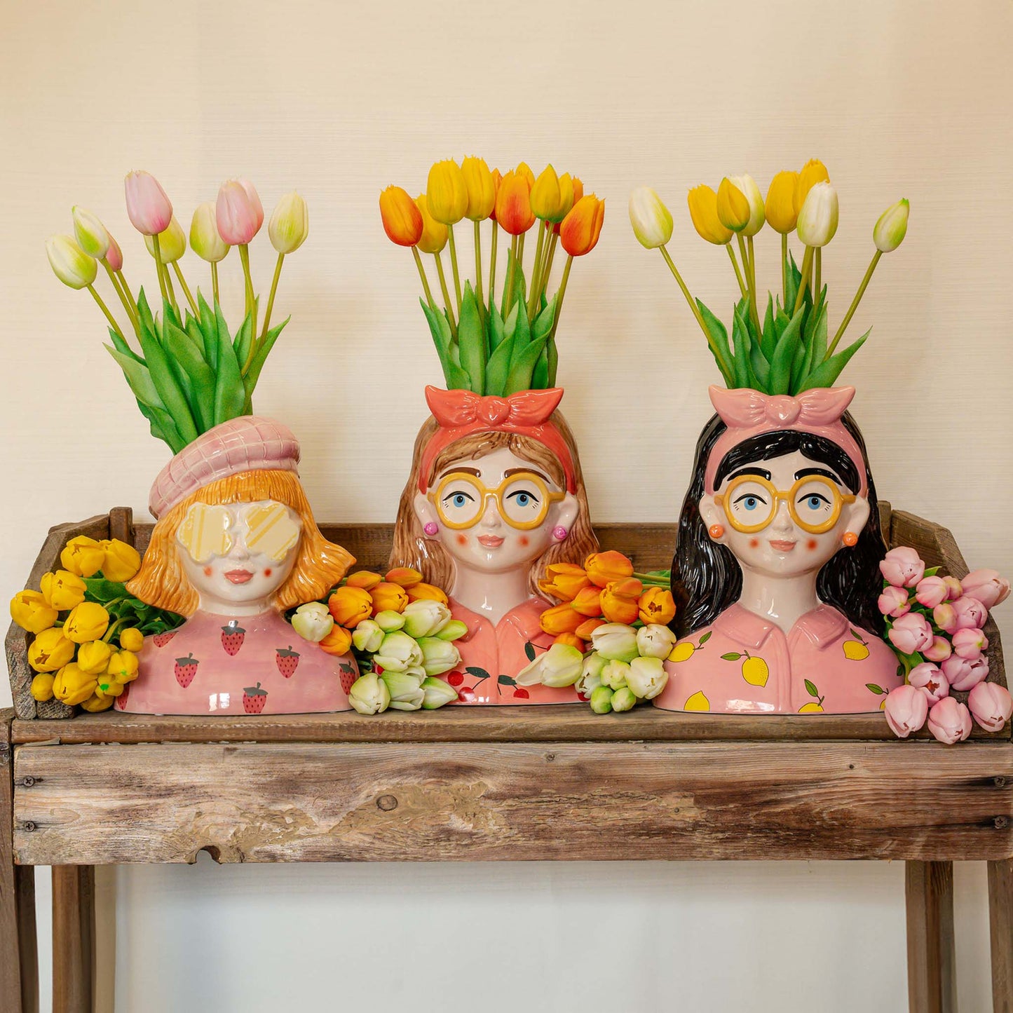 Vase Jessie Bow + 10x Real Touch Tulips Orange