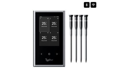 Zilverkleurige Typhur smart kitchen thermometer met digitale display en Bluetooth-verbinding, uitgerust met vier temperatuurzones voor precieze kookcontrole in de keuken.