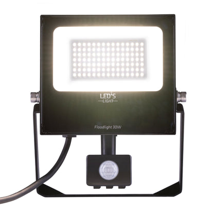 Zwart LED buitenverlichting met 30W vermogen en bewegingssensor, geschikt voor tuin- en terrasverlichting. Zichtbare LED’s en montagearm voor gemakkelijke installatie.