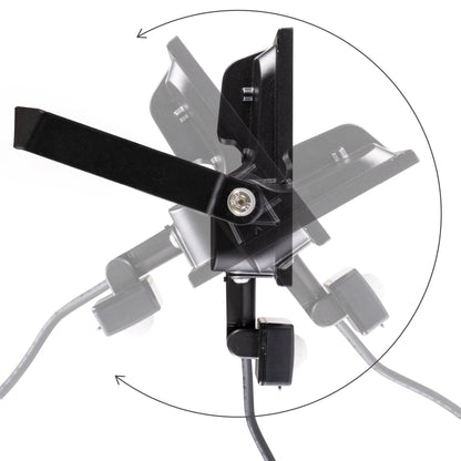 Zwarte LED’s Floodlight 50W met bewegingssensor, voor buitenverlichting. Zichtbare LED-arrays en montagearm met schroef, geschikt voor tuin- en terrasverlichting.