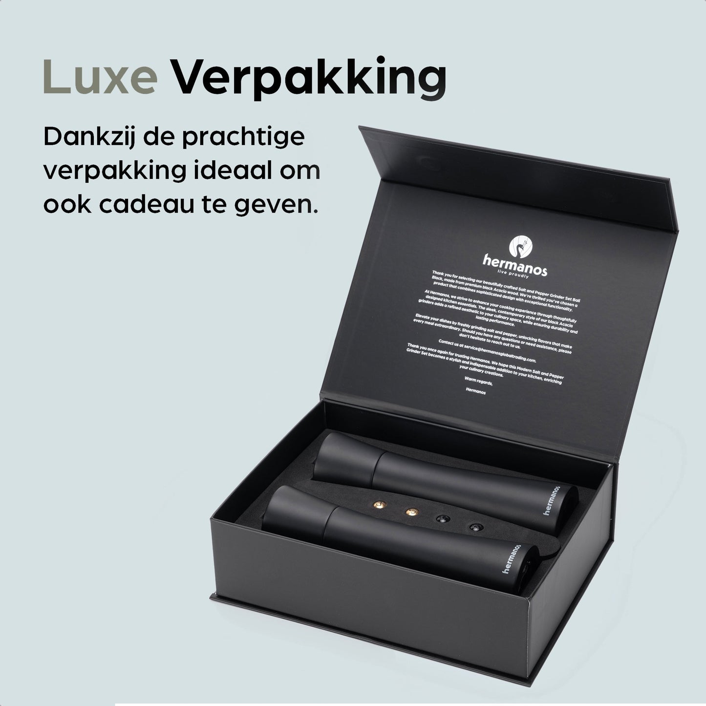 Luxe zwarte verpakking met houten zout- en pepermolenset
