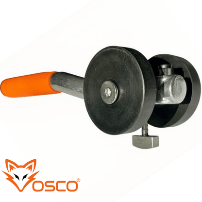 Vosco handbediend schroefkruiser met oranje grip en zwarte rubberen schijf, geschikt voor het verwijderen van schroeven in auto’s en machines.