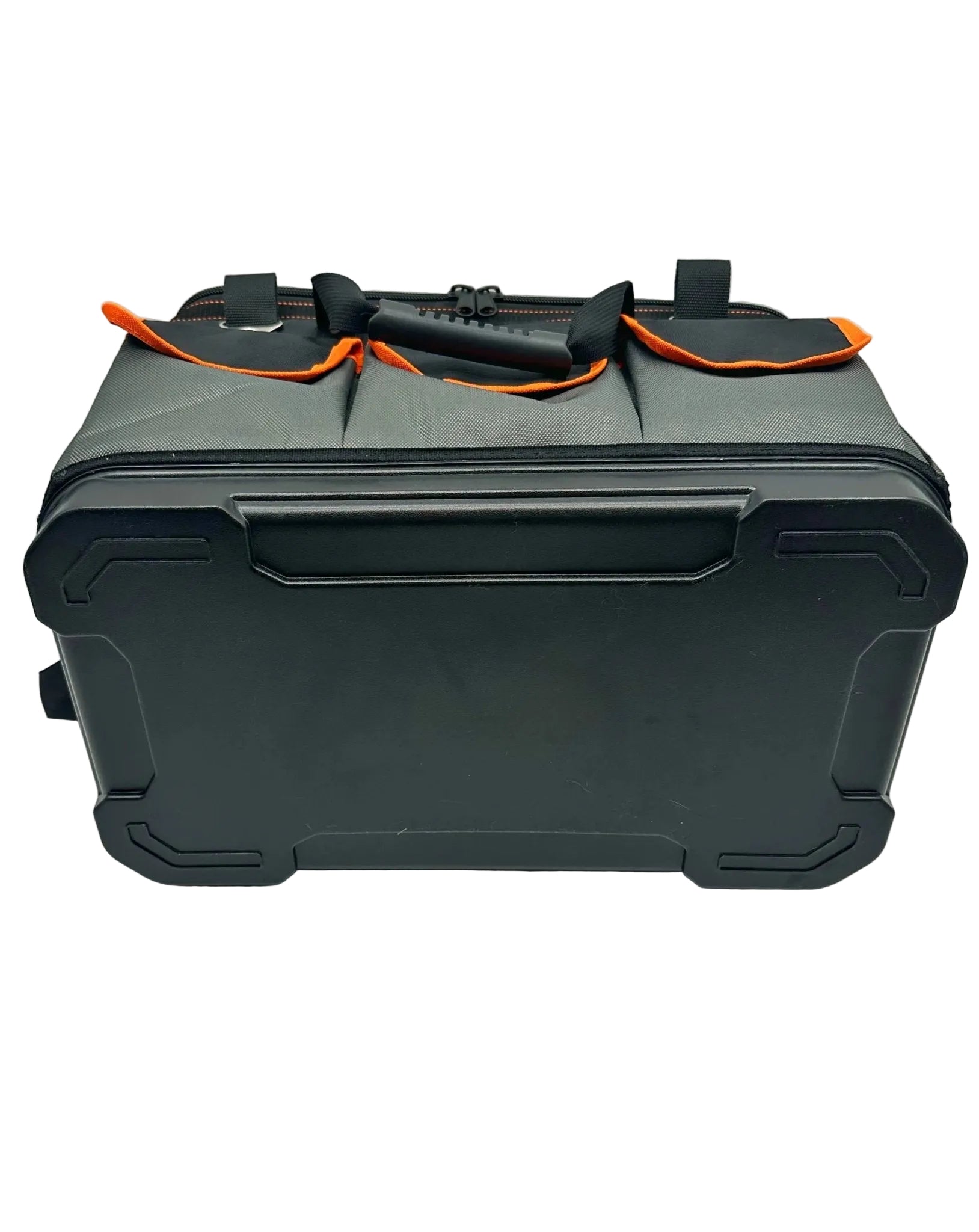 Zwarte VOSCO gereedschapskoffer met oranje accenten en logo, voorzien van meerdere vakken en schouderband. Ideaal voor professionele houtbewerkers en tuinmannen die hun tools op orde willen houden.