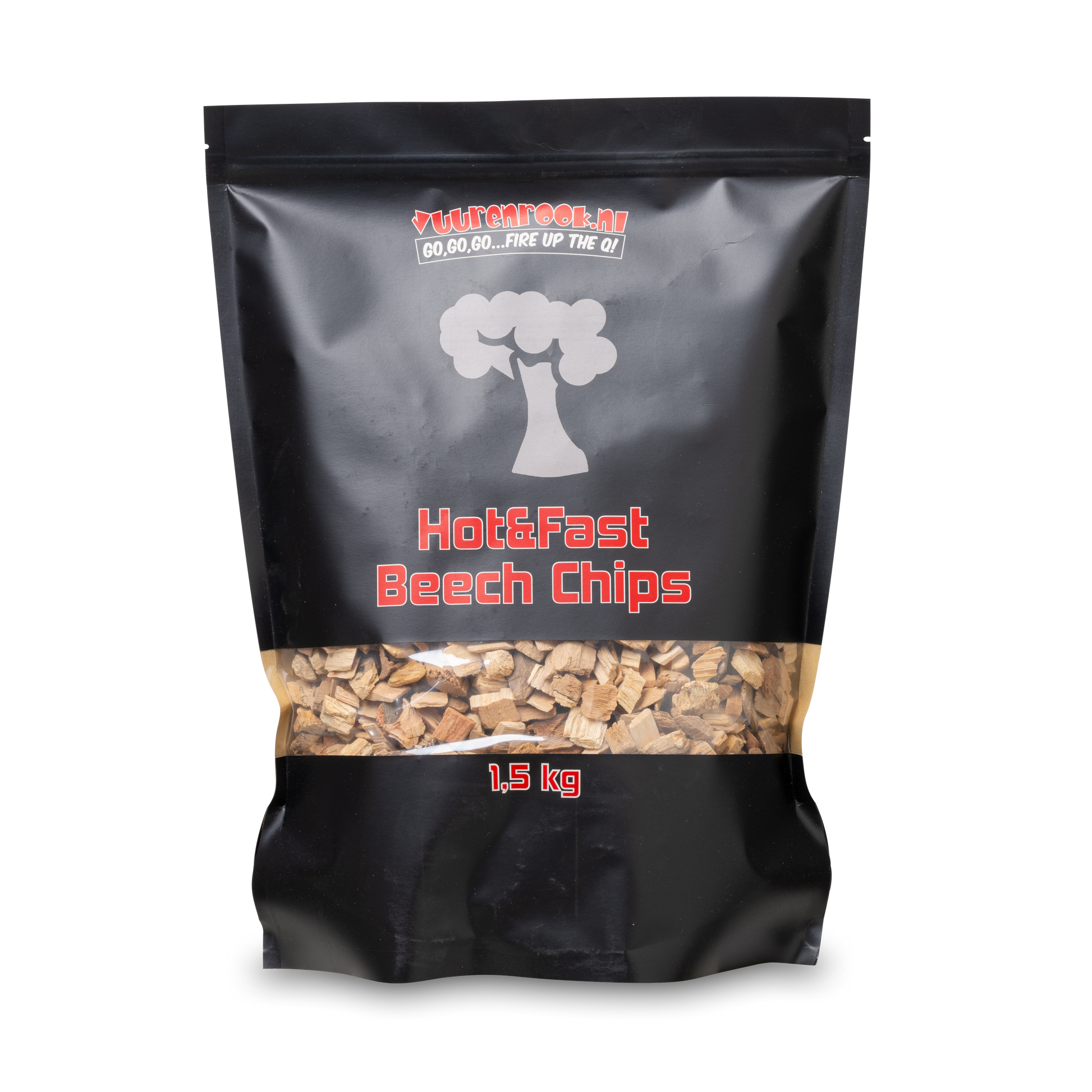 Zwarte verpakking met transparante venster van Hot&Fast Beech Chips, 1,5 kg, voor snelle en intense barbecue. Houtskoolstukjes zichtbaar onder de label met boomlogo.