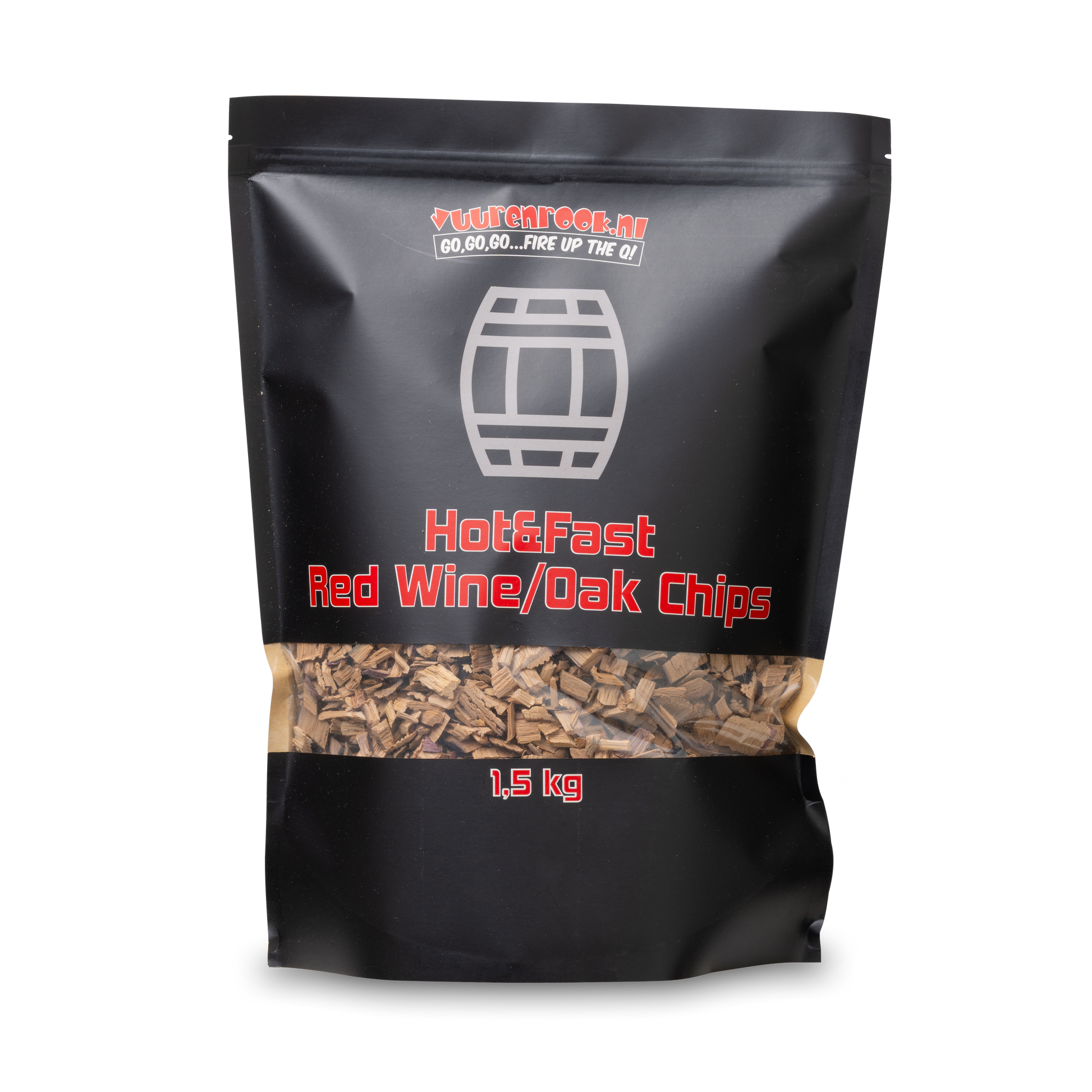 Zwarte verpakking met transparante venster van Hot&Fast rode wijn/oak chips, 1,5 kg, voor snelle en krachtige barbecue smaak. Zichtbare houtchips en logo met kruisboog.