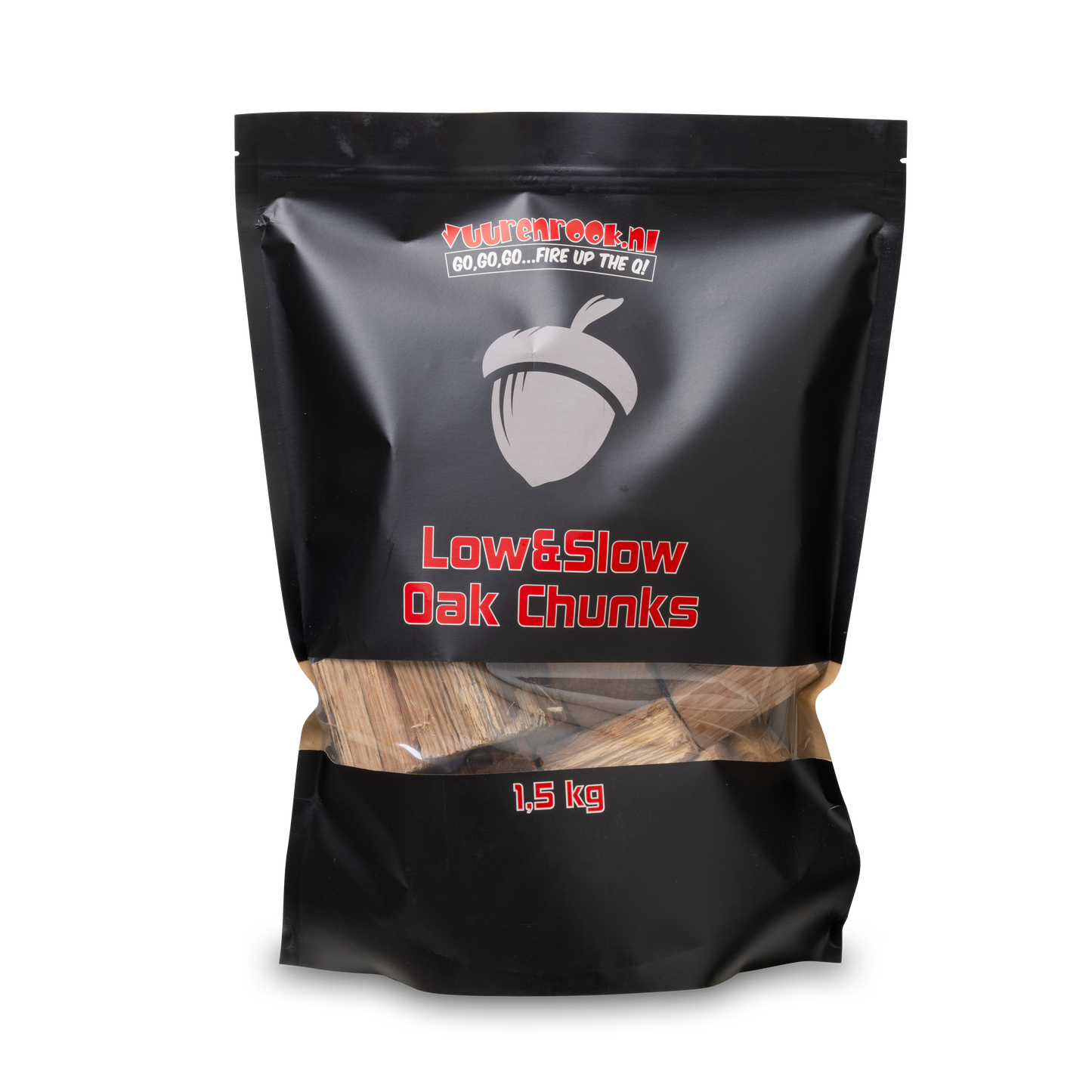 Zwarte verpakking met transparante onderkant, gevuld met houtblokken voor barbecue. Het merk ‘Vuurenrook.nl’ en de tekst ‘Low&Slow Oak Chunks’ zijn duidelijk zichtbaar.