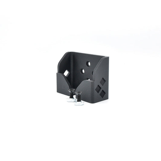 Zwart metaal montagekastje met vier gaten en twee bijbehorende schroeven, speciaal ontworpen voor montage van elektronica of apparatuur. Geschikt voor DIY-projecten en professionele installaties.