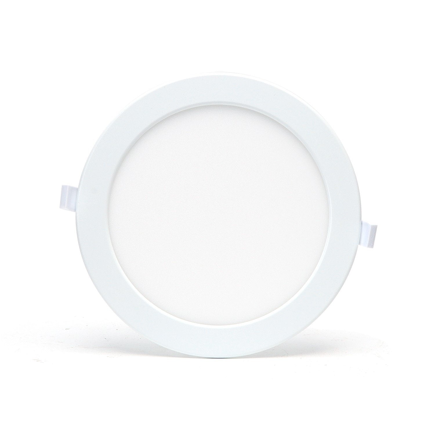 Een witte, ronde LED-plafondlamp met warm wit licht, uitgerust met een smartphone-app voor afstandsbediening en een kleurverandering van 3000K tot 6500K, ideaal voor moderne interieurs.