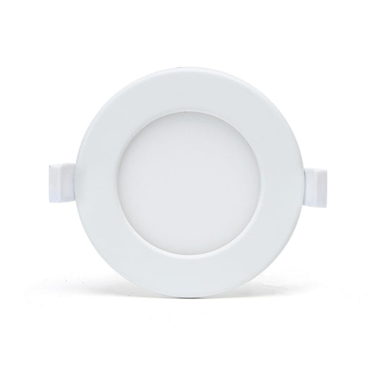 Een witte, ronde inbouwspot met warm wit licht, uitgerust met een smartphone-app voor afstandsbediening. Geschikt voor moderne interieurs en flexibele verlichting.
