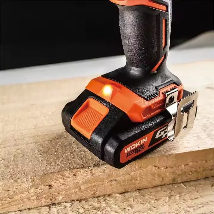 De WOKIN 20V draadloze boormachine in oranje en zwart, uitgerust met lithium-technologie en twee 2,0Ah accu’s, geschikt voor professioneel en thuisgebruik.