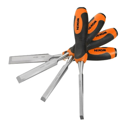 Een set van vier Wokin hakbijlen met oranje en zwarte handvatten en glanzende staafjes, geschikt voor houtbewerking en precisiezaagwerk.